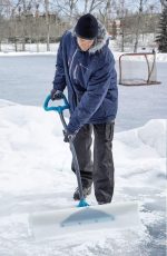 Yardworks SnowPro Rink Shovel, 34-in - Image 3
